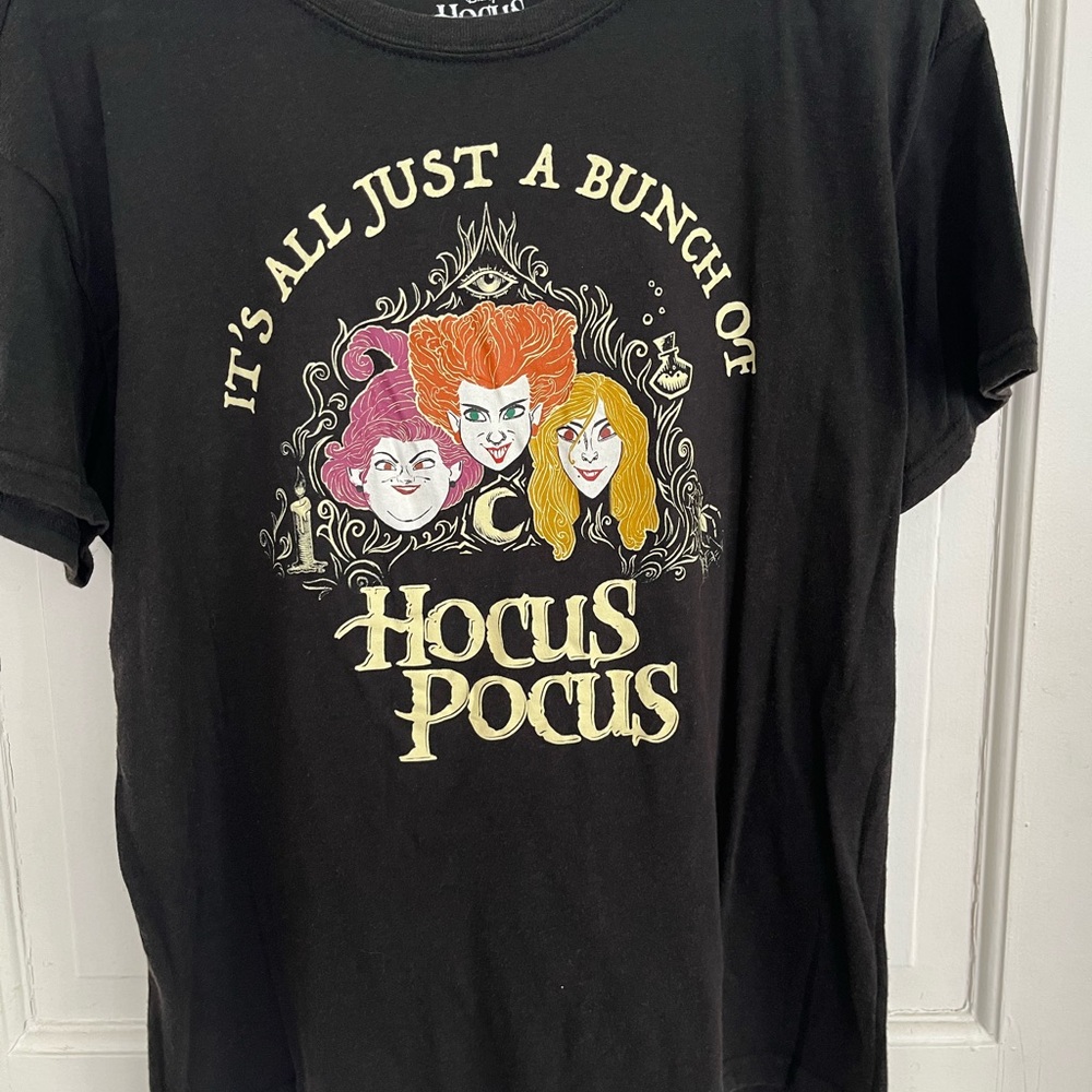Disney Hocus Pocus T-shirt. Halloween Sanderson Sisters. Black. Size Medium.